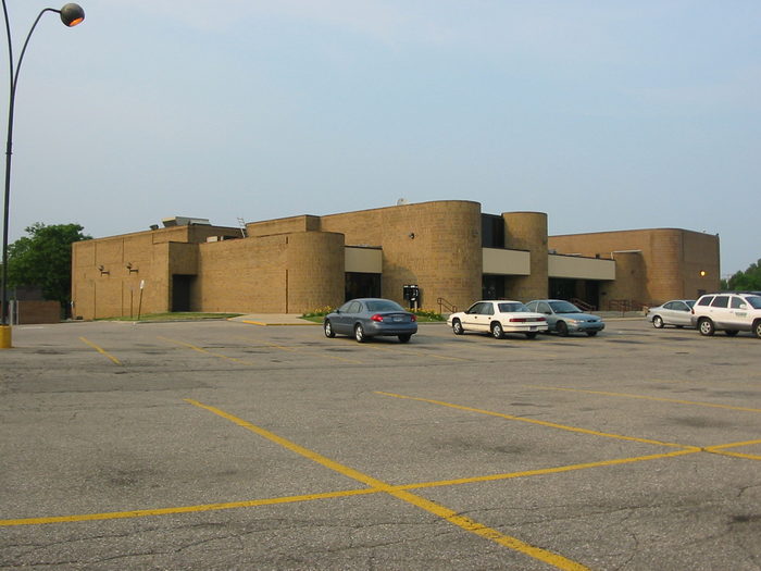 Beacon East Cinemas - June 2002 (newer photo)